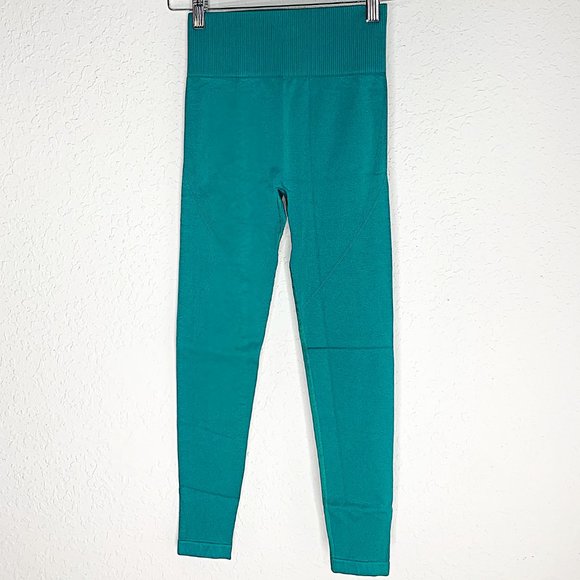 Seamless Long Sleeve Crop Top & High-Rise Legging Set in Blue - Picture 5 of 9